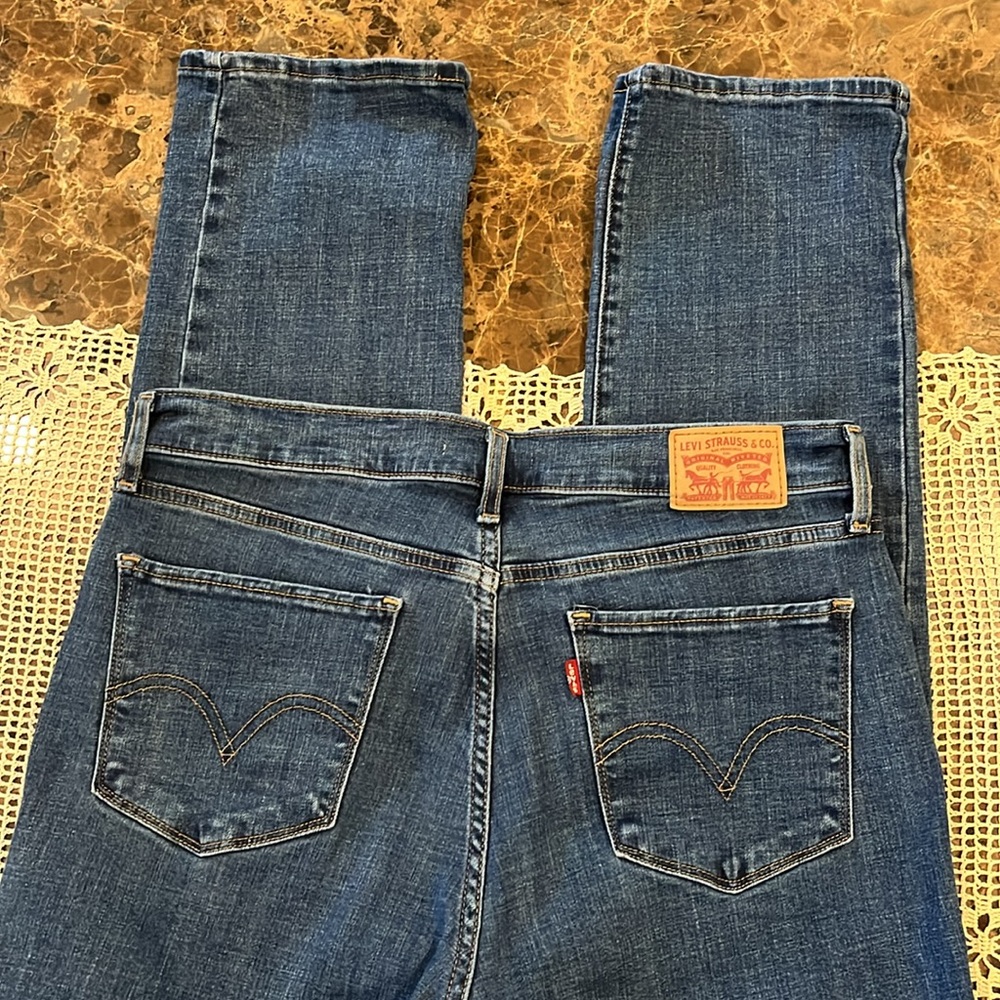 Levi’s Classic Straight Women’s Mid Rise Stretch Jean size 30